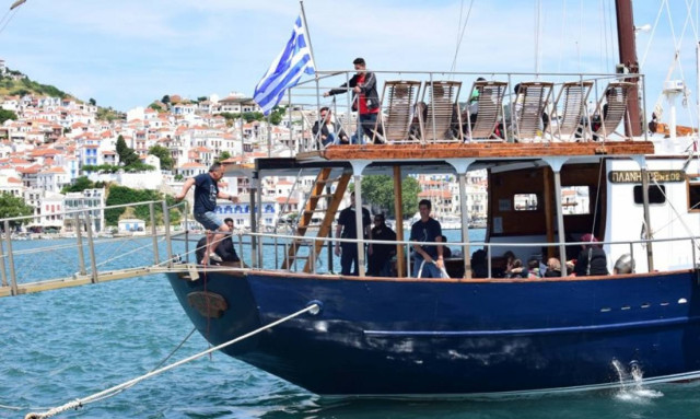 Στον Βόλο έφτασαν οι μετανάστες που είχαν βρεθεί εγκαταλειμμένοι στην Αλόννησο