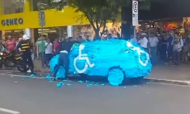 Πάρκαρες σε θέση αναπήρου; Κοίτα τι μπορεί να πάθεις (video)