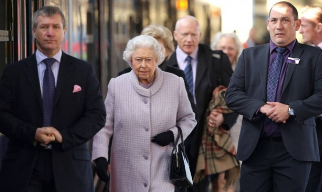 Τα σχόλια του βρετανικού Τύπου για τη φιλοευρωπαϊκή ομιλία της Ελισάβετ