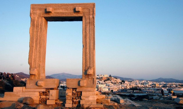 Νάξος: Παραλία και πατάτα τηγανητή (photos)