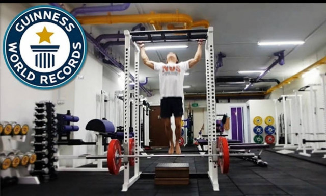Ο άνθρωπος που έκανε 44 pull-ups σε 60 δευτερόλεπτα (video)