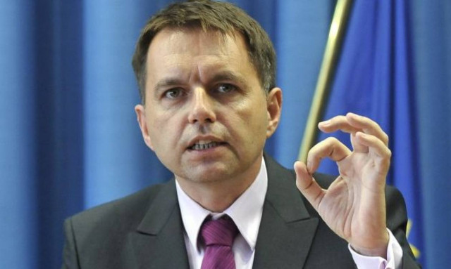 Aπειλεί με συζήτηση επί των λεπτομερειών της χρεοκοπίας ο Καζίμιρ