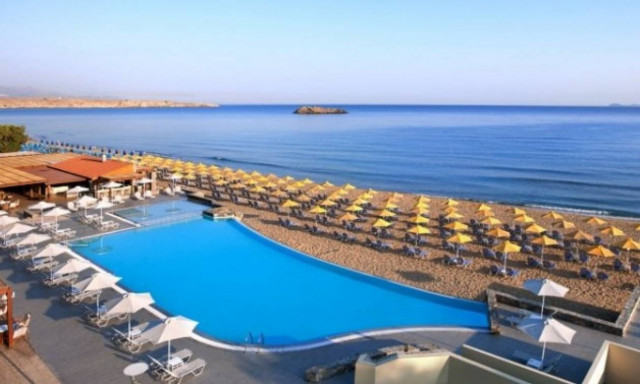 Υποχωρούν οι δανειστές: Στο 13% ο ΦΠΑ στα ξενοδοχεία