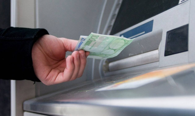 Δράμα: Υπάλληλος τράπεζας κατηγορείται για υπεξαίρεση χρημάτων