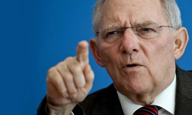 Νέα παρέμβαση Σόιμπλε: Δύσκολο να μείνει η Ελλάδα στο ευρώ με την πολιτική Τσίπρα