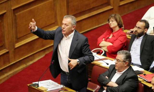 Δημοψήφισμα: Ένταση μεταξύ Τσίπρα και ΚΚΕ λίγο πριν την ψηφοφορία (video)