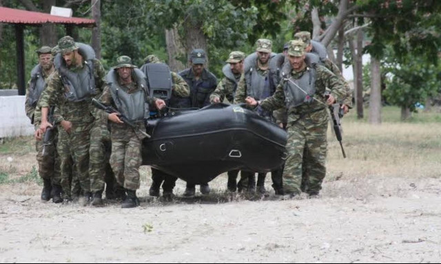 Ολοκλήρωση σχολείου βασικής εκπαίδευσης καταδρομών (pics)
