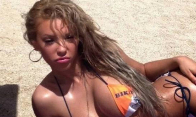 Ελληνίδα τραγουδίστρια μάς τα... έδειξε και προκάλεσε εγκεφαλικά! (photos)