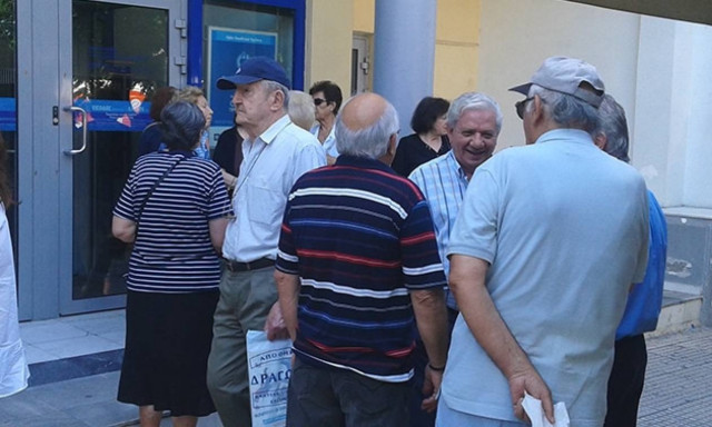 Capital controls: Τα καταστήματα των τραπεζών που θα ανοίξουν μόνον για τους συνταξιούχους
