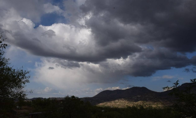 Καιρός: Συνεχίζονται οι απογευματινές μπόρες – Δείτε που θα βρέξει (pics)