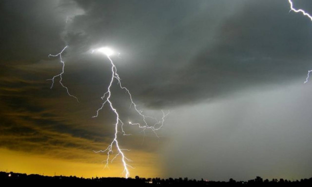 Καιρός: Ισχυρή καταιγίδα στην Αττική