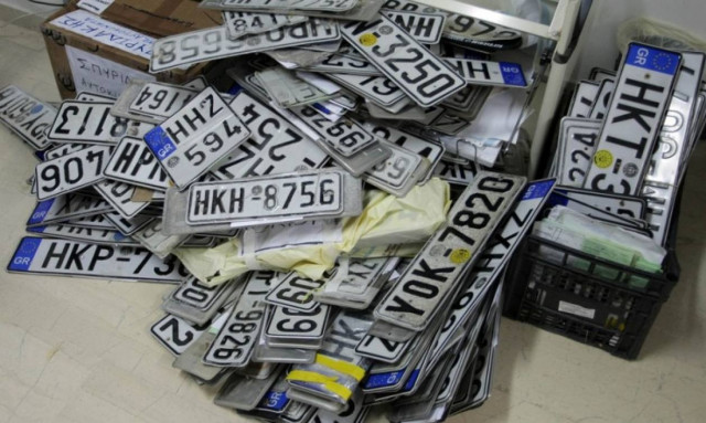 Δημοψήφισμα 2015: Επιστρέφονται πινακίδες, άδειες κυκλοφορίας και άδειες οδήγησης