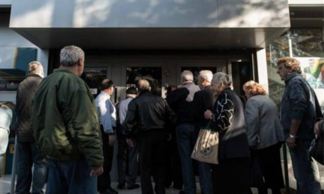 Capital controls: Μια ανάληψη αυτή τη βδομάδα για τους συνταξιούχους των 120 ευρώ