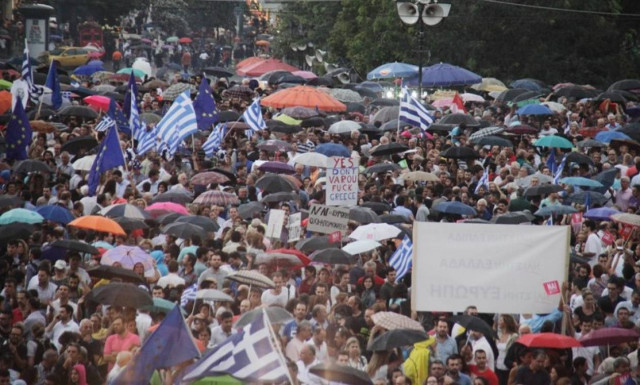 Δημοψήφισμα 2015: 30 προσαγωγές κατά τη διάρκεια συγκέντρωσης στο Σύνταγμα