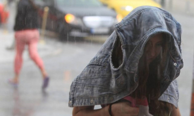 Ισχυρές καταιγίδες κατά τόπους στην Αττική