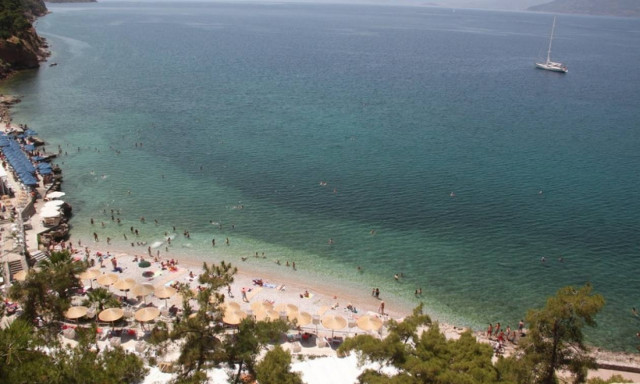 Ηλιόλουστος αλλά με μποφόρ στις θάλασσες ο καιρός της Παρασκευής