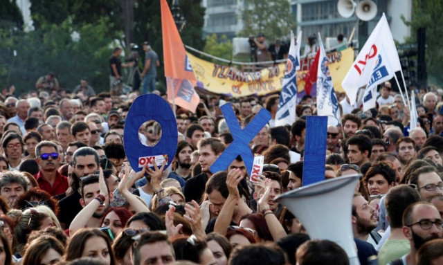 Δημοψήφισμα 2015: Βροντερό «ΌΧΙ» από τους συγκεντρωμένους στο Σύνταγμα (photos&videos)