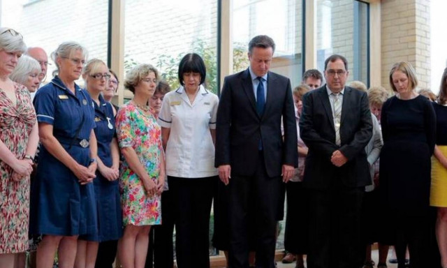 Βρετανία: Ενός λεπτού σιγή στη μνήμη των 30 θυμάτων της επίθεσης στην Τυνησία