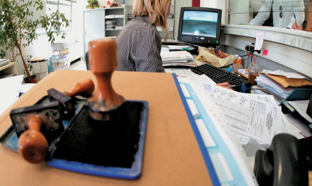 Κύμα φυγής εργαζομένων από το Δημόσιο