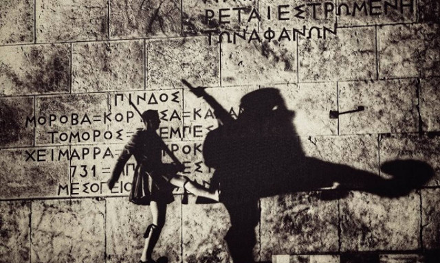 «Δε θα επιτρέψουν ποτέ στην Ελλάδα να φύγει από το Ευρώ»