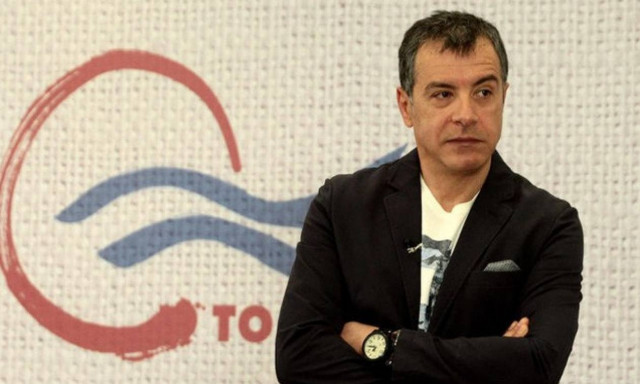 Νέο χτύπημα...Θεοδωράκη για κυβέρνηση εθνικής ενότητας