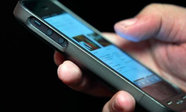 Δημοφιλή τα smartphones με μεγάλη οθόνη και τεχνολoγία 4G