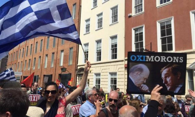 Δημοψήφισμα: Μεγάλες διαδηλώσεις υπέρ του «όχι» σε Δουβλίνο και Λονδίνο (video & pics)