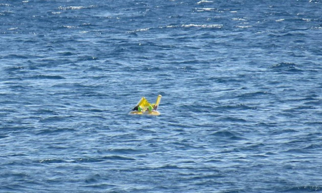 Αραχτοί σε τουρκική παραλία ξέχασαν το μωρό στη θάλασσα - Το βρήκε η ακτοφυλακή στη Λέσβο