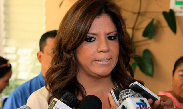 Αντιπρόεδρος Κογκρέσου και μέλη της οικογένειάς της σε κατ' οίκον κράτηση