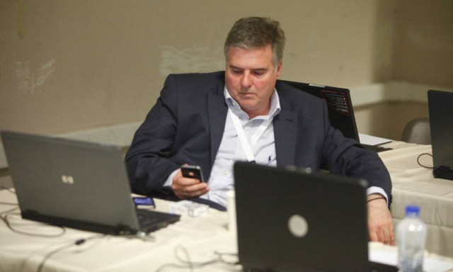 Δημοψήφισμα 2015: Ο Μουρούτης ξαναέστησε τη μονταζιέρα της Συγγρού