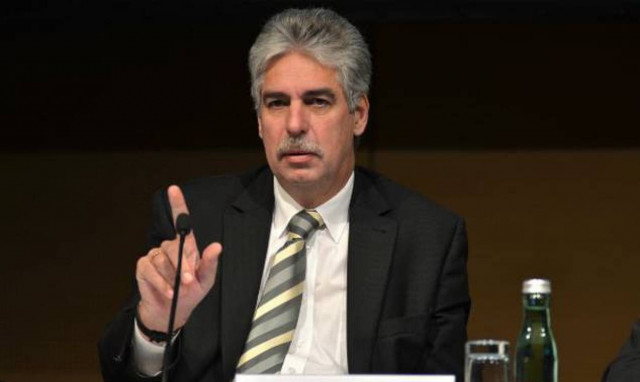 Δημοψήφισμα 2015 - Σέλινγκ: Προπαγανδίζει υπέρ του ναι παρεμβαίνοντας ευθέως στα εσωτερικά της χώρας