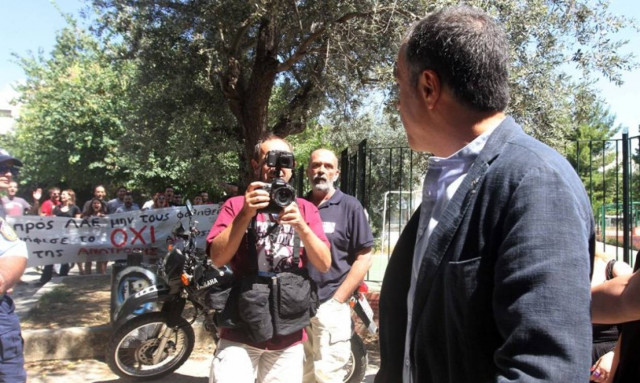 Ο Θεοδωράκης προσπάθησε (ανεπιτυχώς) να μαζέψει ξανά τα ασυμμάζευτα