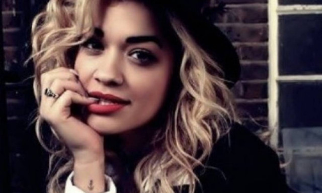 Tips για να περιποιηθείτε τα σγουρά μαλλιά σας, από τον hairstylist της Rita Ora!