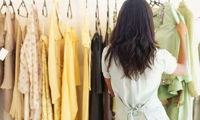 Γυναίκες: Ξοδεύουν 5 μήνες από τη ζωή τους για να αποφασίσουν τι θα φορέσουν