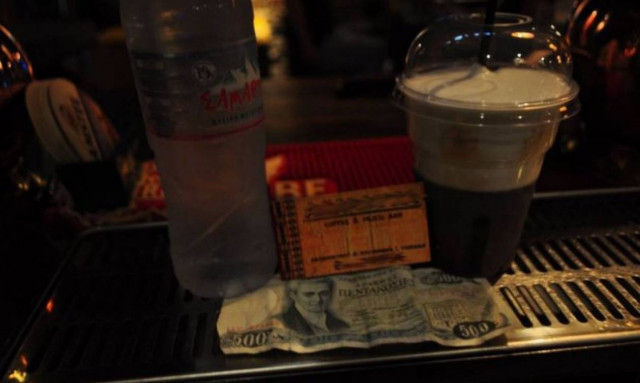 Τρίκαλα: Βγήκαν οι πρώτες προσφορές των καταστημάτων σε... δραχμές!