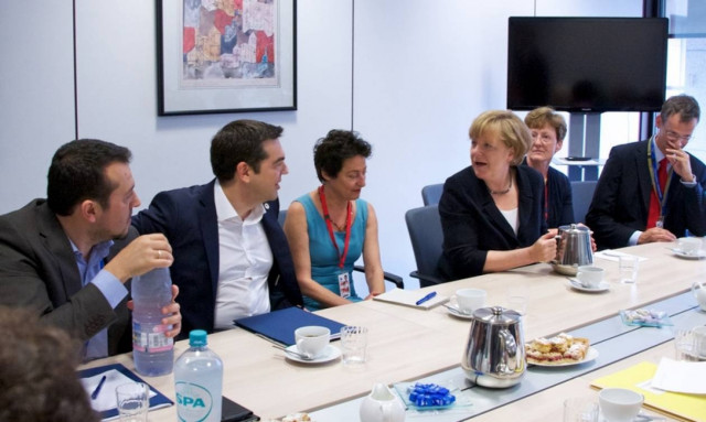 Σύνοδος Κορυφής - Ακραίος εκβιασμός κατά της Ελλάδας: Ή υπογράφετε μνημόνιο ή Grexit