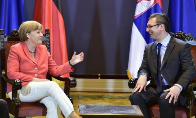 Μέρκελ: Το «ελληνικό σενάριο» δεν θα επαναληφθεί στη Σερβία (video)