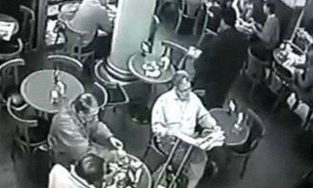 Βίντεο – σοκ: Κατηγορούμενος για παιδοφιλία σκοτώνει το δικηγόρο του και αυτοκτονεί