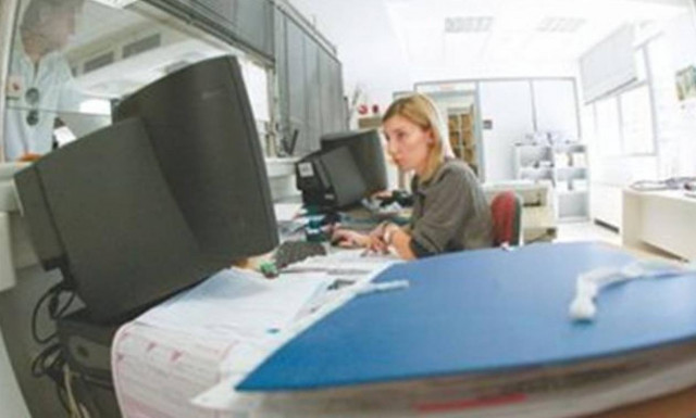 Αύξηση των ληξιπρόθεσμων οφειλών σε ιδιώτες: Πού χρωστάει το Δημόσιο