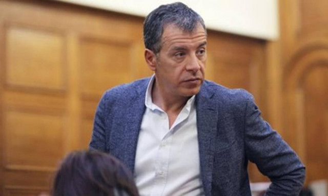 Διαπραγματεύσεις: Στις Βρυξέλλες ο Θεοδωράκης - Θα συναντηθεί με τον Γιούνκερ