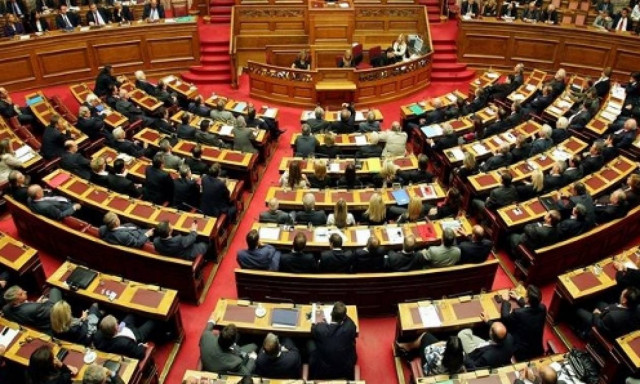 LIVE: Σε εξέλιξη η συνεδρίαση της ολομέλειας - Τα ξημερώματα η ψηφοφορία