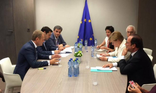 Σύνοδος Κορυφής – ΤΩΡΑ: Τετραμερής συνάντηση Ολάντ, Μέρκελ,  Τουσκ, Τσίπρα σε εξέλιξη