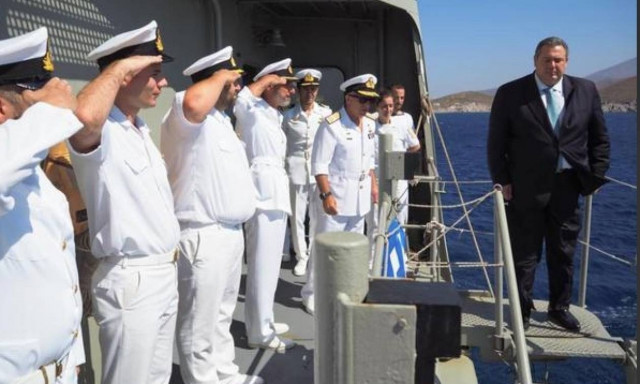 Ξαφνική επίσκεψη του ΥΕΘΑ Πάνου Καμμένου στη Φρεγάτα Ψαρά (pics)