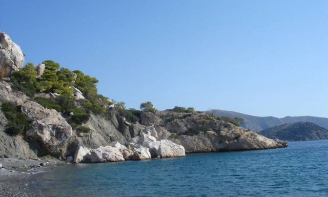 Σαλαμίνα: 73χρονη ανασύρθηκε νεκρή από τη θάλασσα