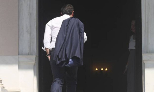 Συνεχείς συσκέψεις Τσίπρα με υπουργούς και στελέχη στο Μέγαρο Μαξίμου