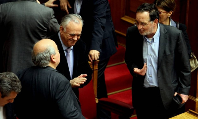 Μνημόνιο: Επεισόδιο στη Βουλή ανάμεσα σε Λαφαζάνη και Δραγασάκη