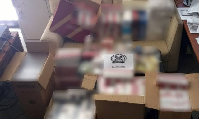 Χαλκίδα: Την... τσάκωσαν με περισσότερα από 3.000 πακέτα λαθραίων τσιγάρων