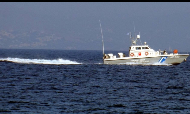 Ρυμουλκήθηκε στο Ηράκλειο ιστιοφόρο που είχε μείνει ακυβέρνητο στα Κουφουνήσια