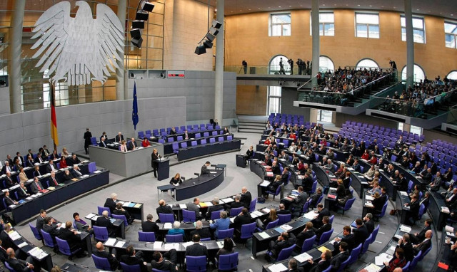 Μνημόνιο 3: Υπερψηφίστηκε από την Bundestag η πρόταση για το ελληνικό πρόγραμμα