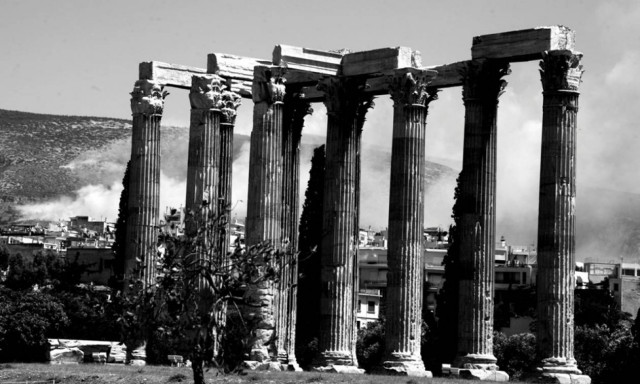 Η Ελλάδα δεν θα πεθάνει ποτέ, κουφάλες!